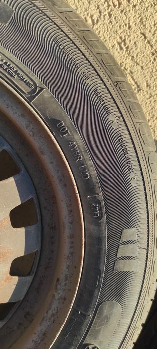 Vand 4 anvelope Austone Athena de vara 175/70/R14 cu tot cu jantel