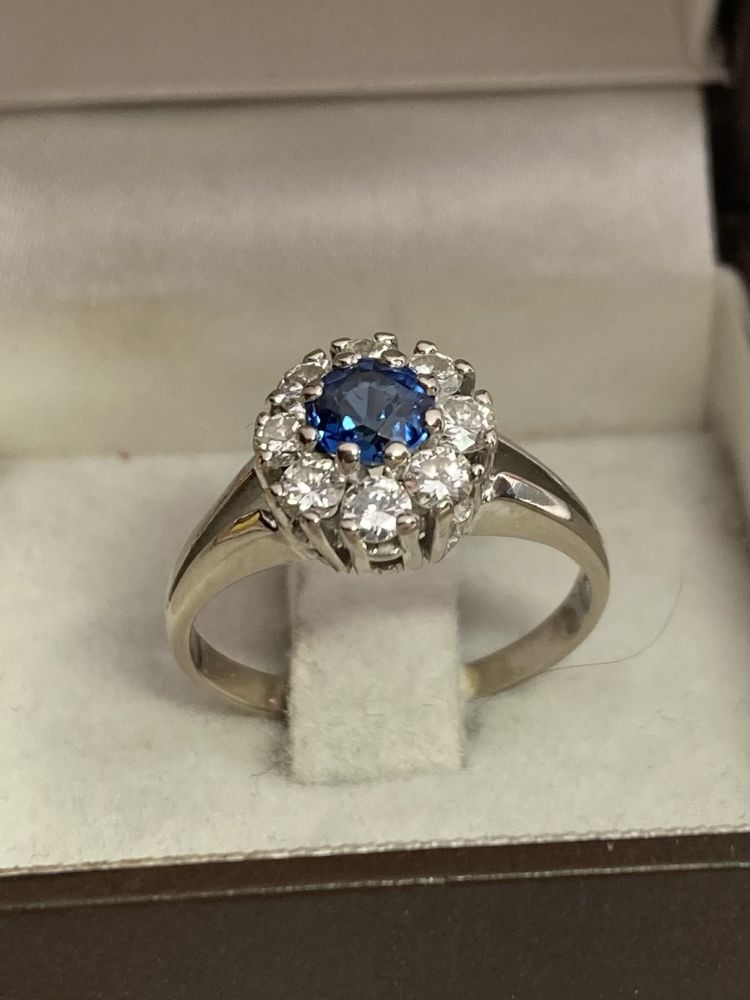Inel aur alb 18kt.cu safir si diamante
