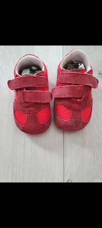 Vând pantofiori bebe
