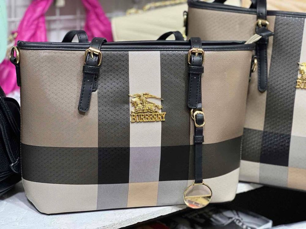 Geanta dama Burberry