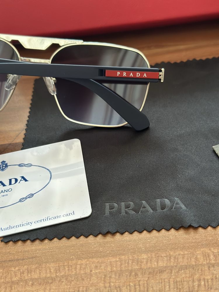 Ochelari de soare prada