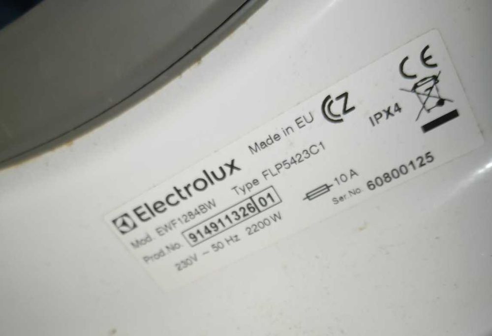 продавам пералня Elextrolux, компактен размер
