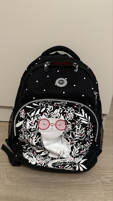 Рюкзак школьный для девочки Grizzly, 30х39х20 см., черный