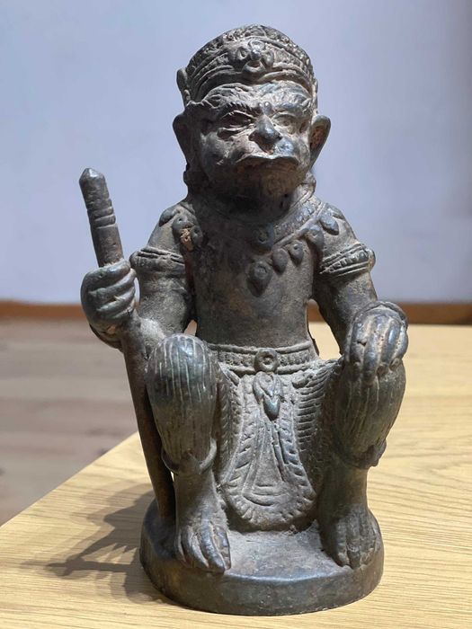 Стара бронзова статуя на Хануман