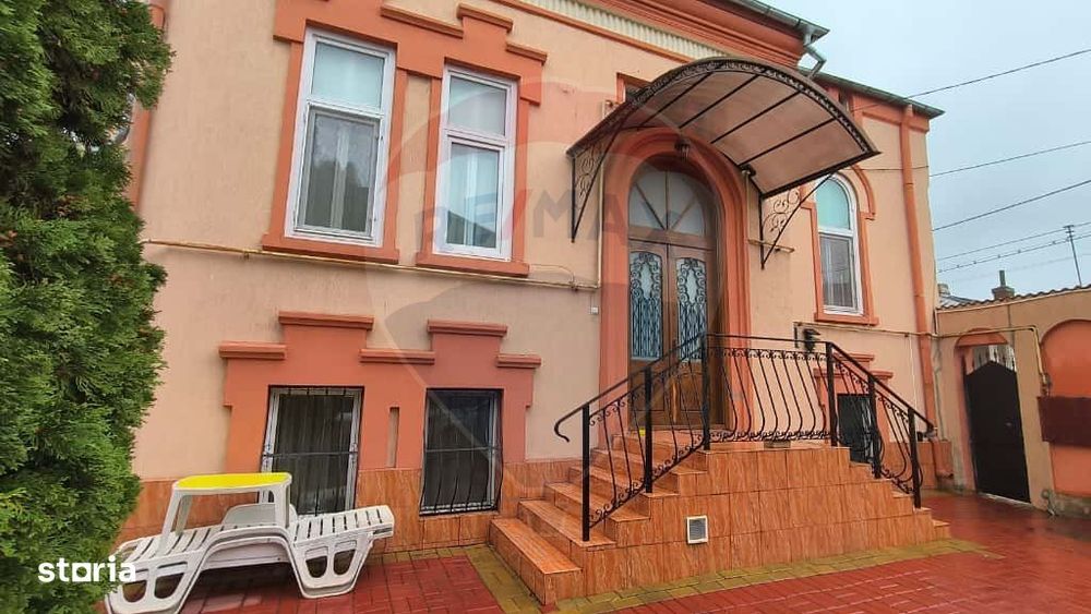 Casă cu piscină de vânzare în zona Piața Centrală Galați
