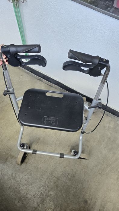 Rolator / Cadru de mers cu roti