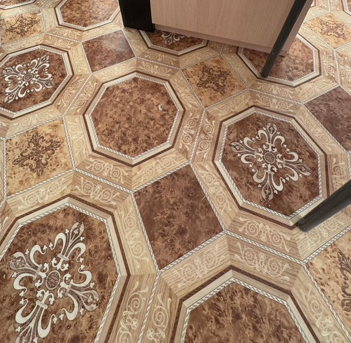 Ленолеум сатылад 2.5-2.   2 штук.