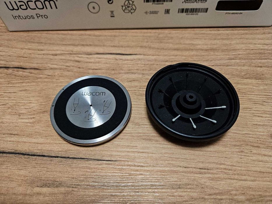 Tabletă grafică Wacom Intuos Pro PTH-460 - stare impecabilă