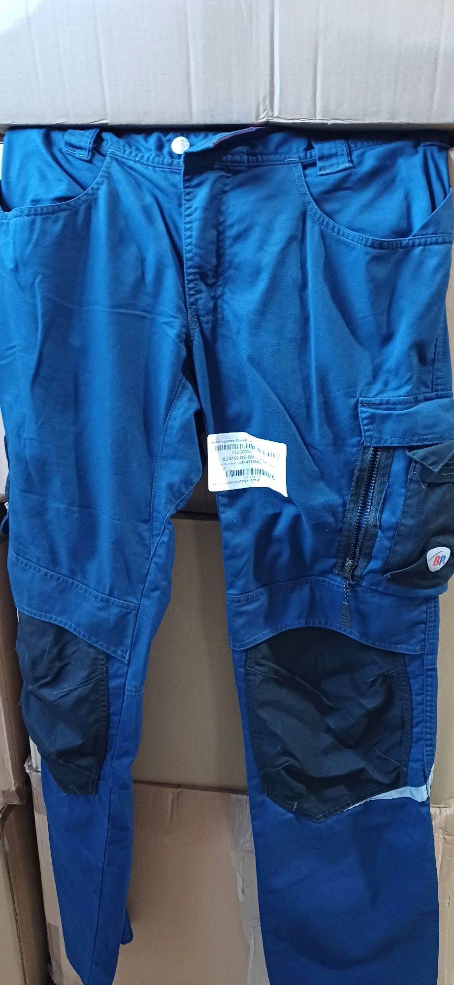 Salopete, pantaloni de lucru, bluze de salopetă, tricouri, halate etc