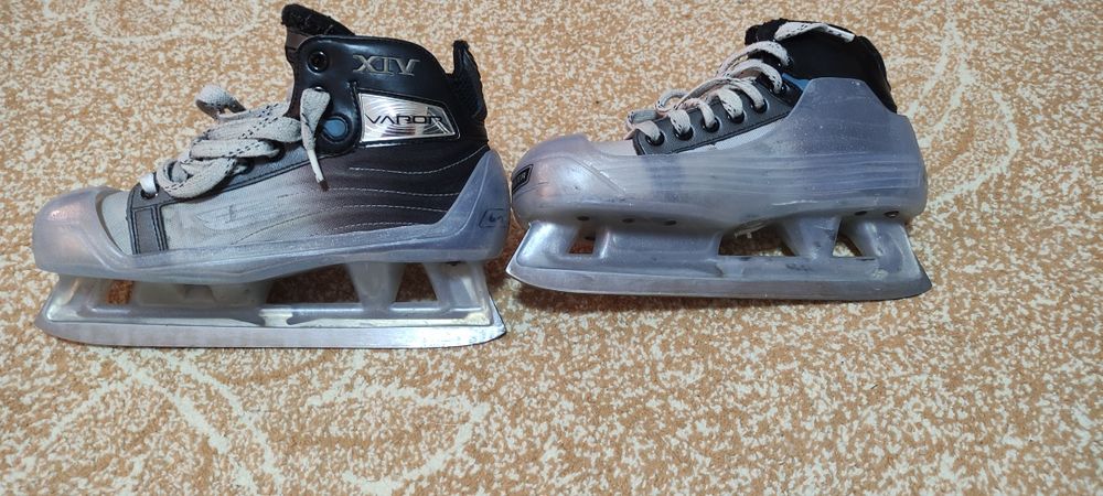 Vând patine portar hochei junior Bauer 40.5