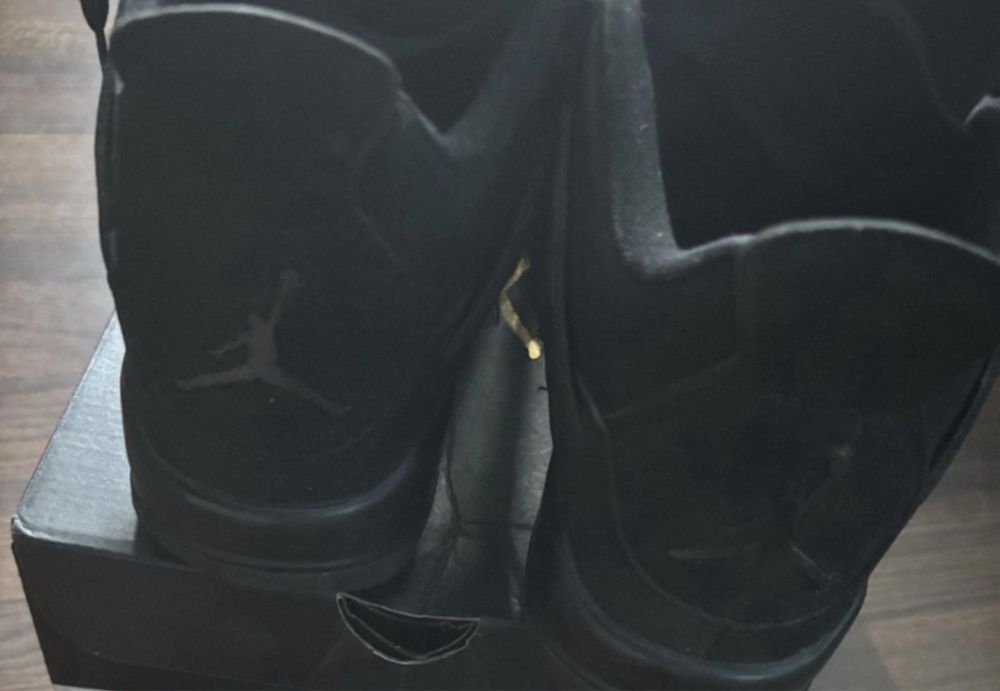 Vand adidasi jordan 4 black cat