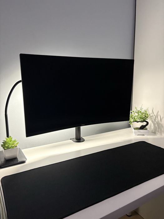 Monitor Dell curbat 27  144hz 1ms g sync