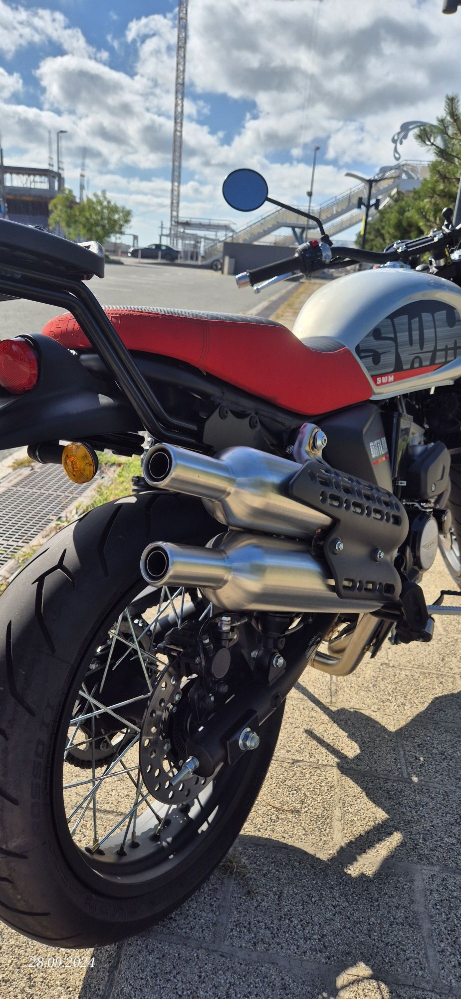 Vand motocicleta SWM Outlaw A1 125cc ABS 11kw/15cp ca noua in garantie