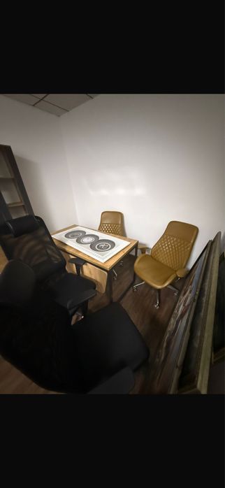 Продам стулья на колесиках и без