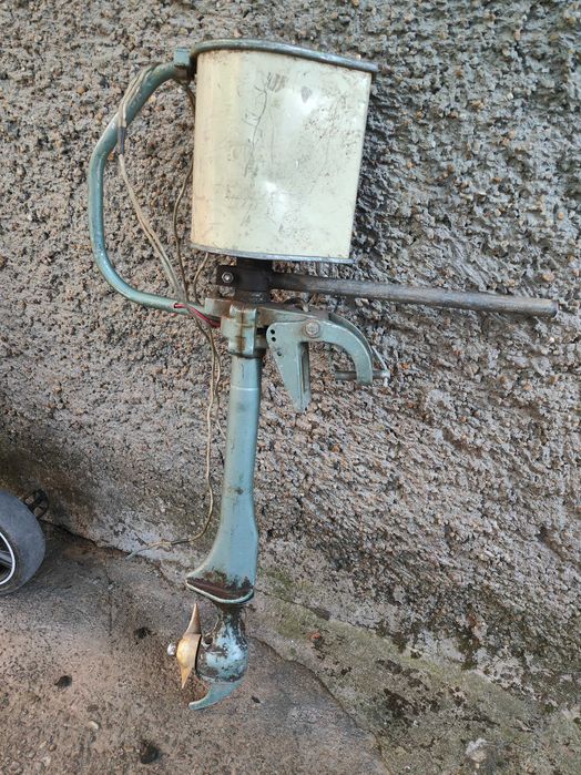 двигател за лодка 12 волта работещ