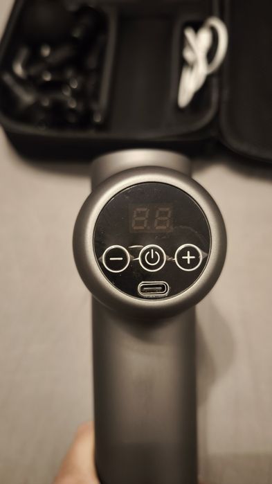 Aparat de masaj nou-nout