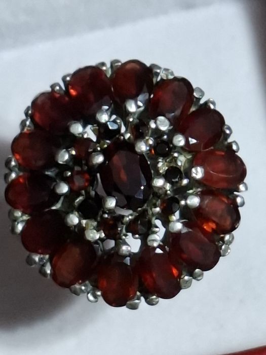 Inele masive din argint cu granate