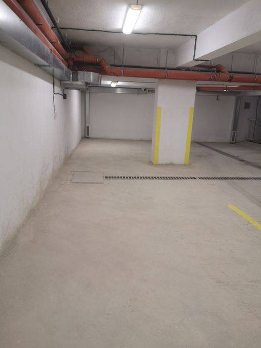 Паркомясто 15к.м за 3 мотора или малък автомобил. Ул. Топола 40 Конфу