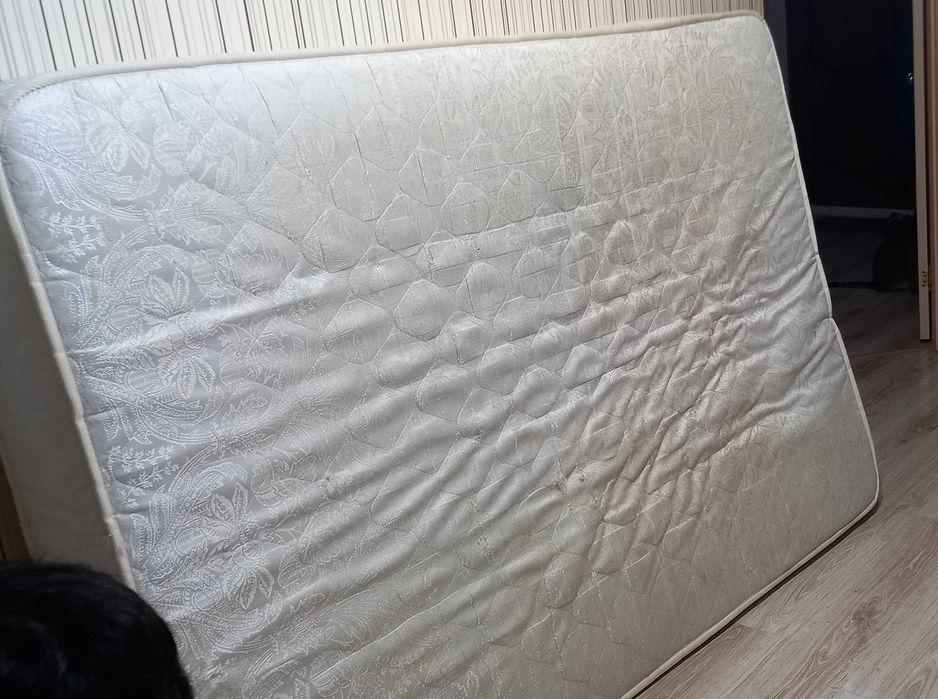 Матрас б/у размер 140 на 200