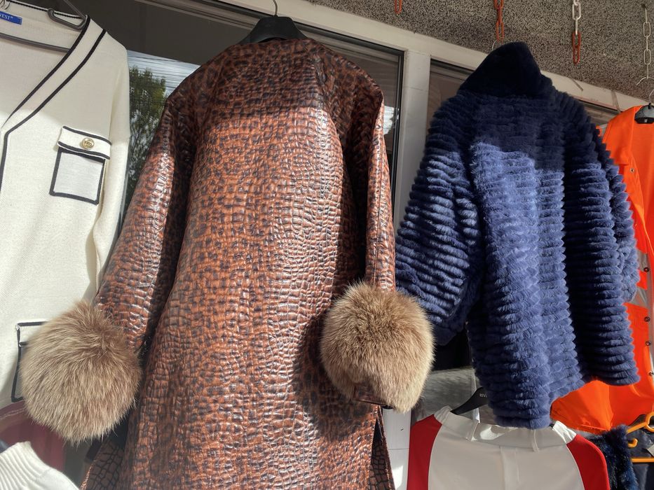 Haina maro cu accesorii din blana naturala vulpe