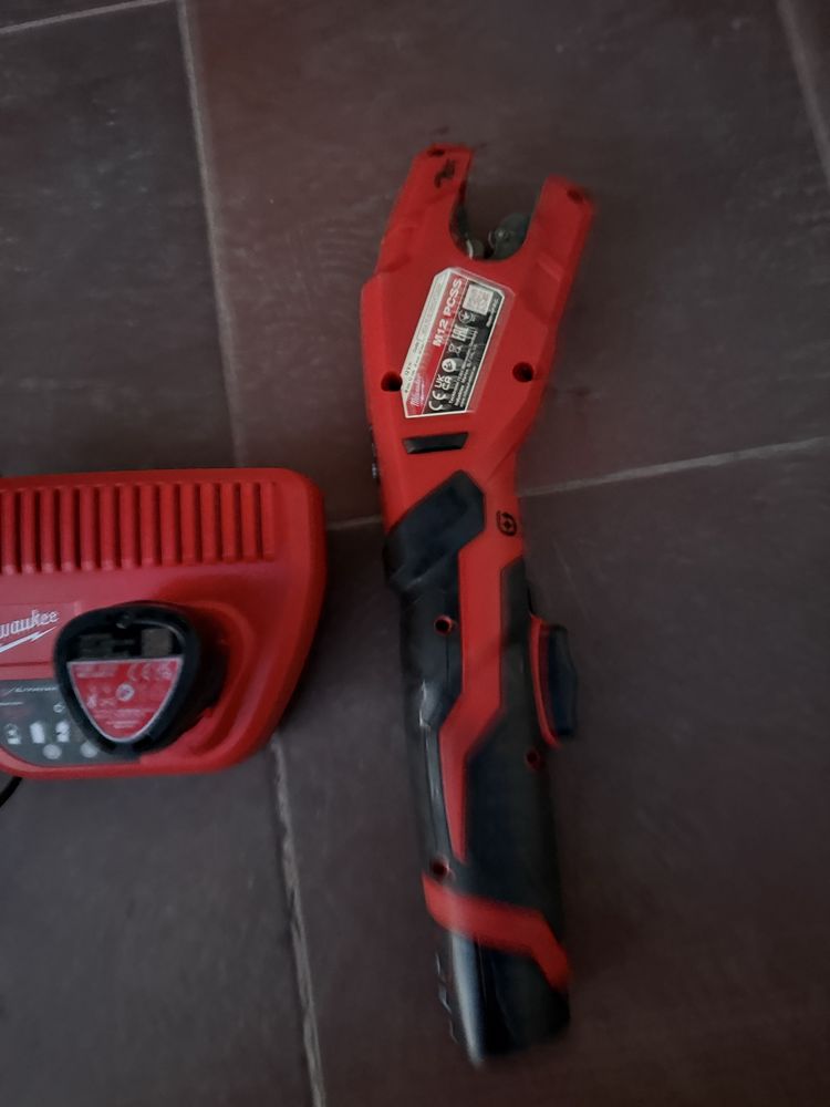 Ferastrau tevi Milwaukee m 12 PCSS