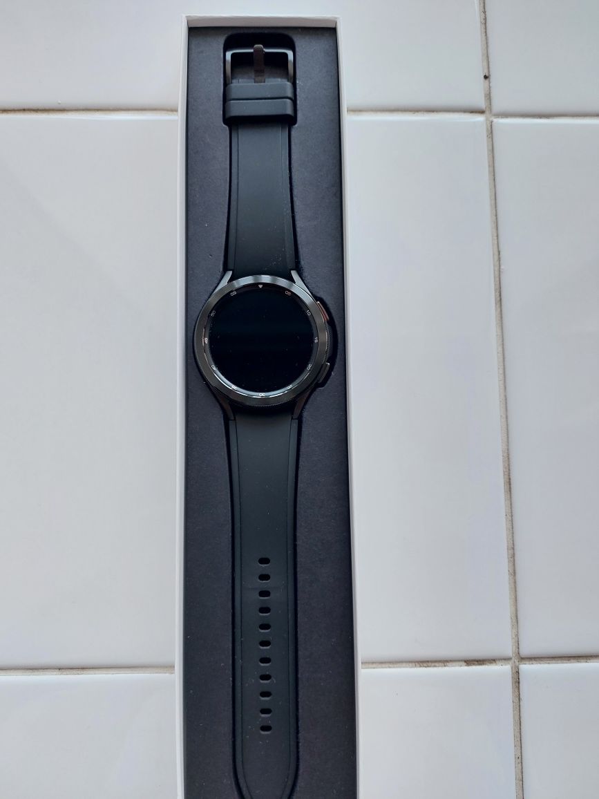 Часы SAMSUNG Galaxy Watch4 Classic