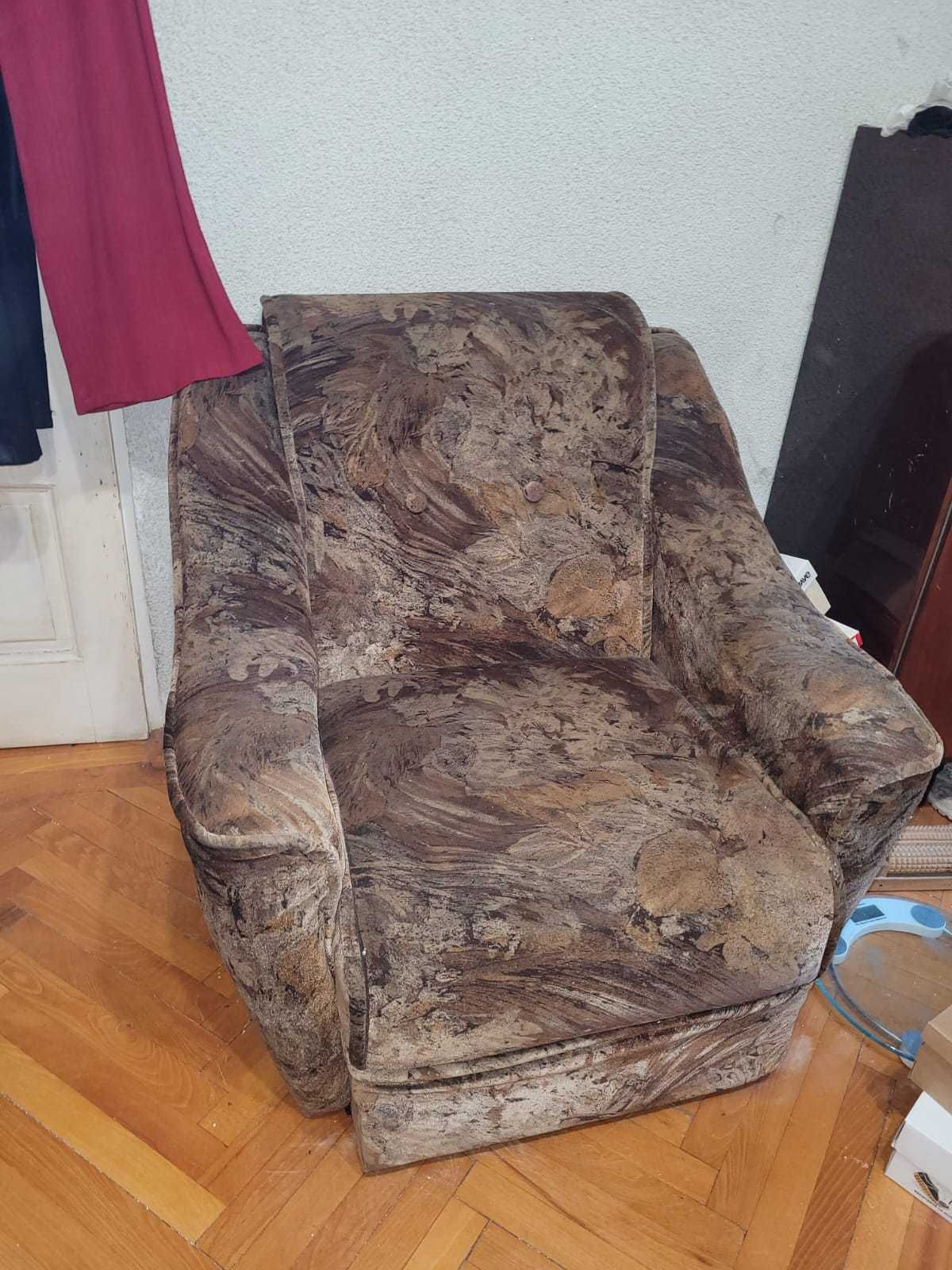 Donăm mobilier si congelator