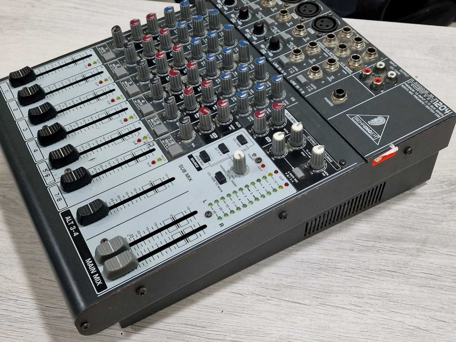Behringer XENYX 1204 USB Смесителен пулт