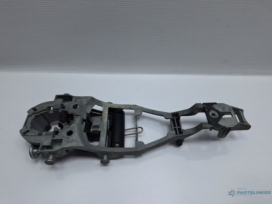 Maner/suport exterior usa culisanta stanga VOLKSWAGEN GOLF VI Variant AJ5 2009 - 2013 TDI CAYC 1K0837885A