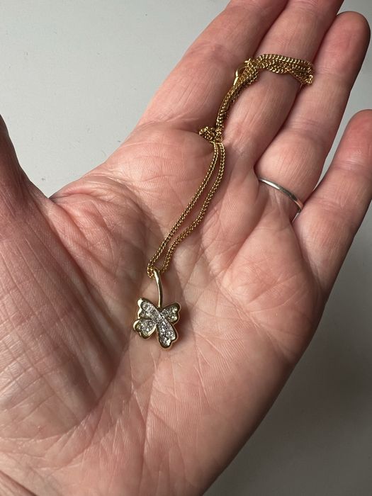 Колие с пеперуда