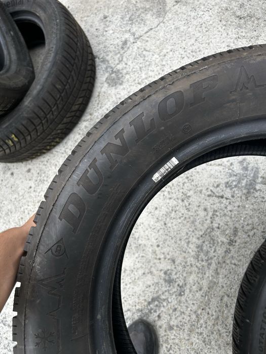 2бр Зимни гуми Dunlop 215/60R17