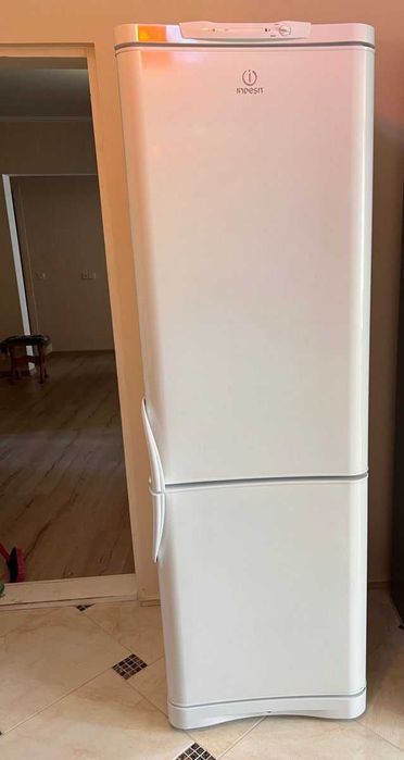 Отдам даром холодильник