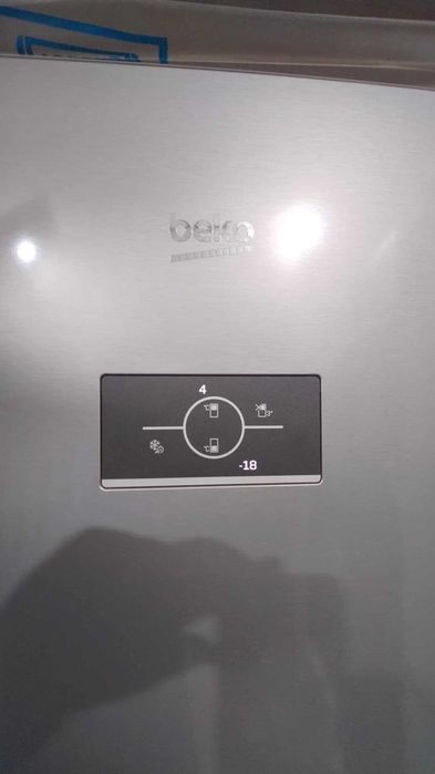 Комбиниран Хладилник с долен фризер BEKO-БЕКО 186.5 см HarvestFresh™