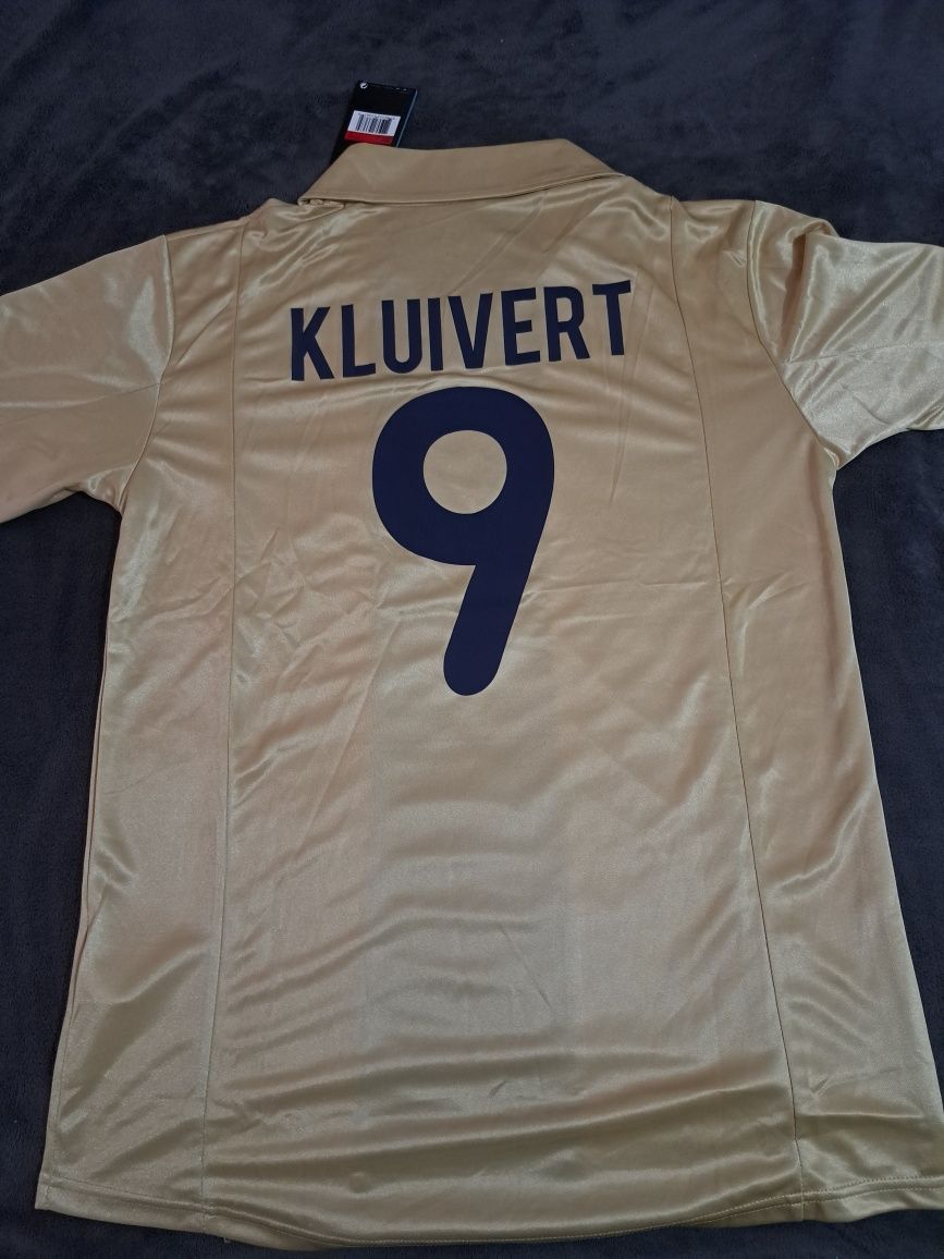 Vând tricou Barcelona- Kluivert