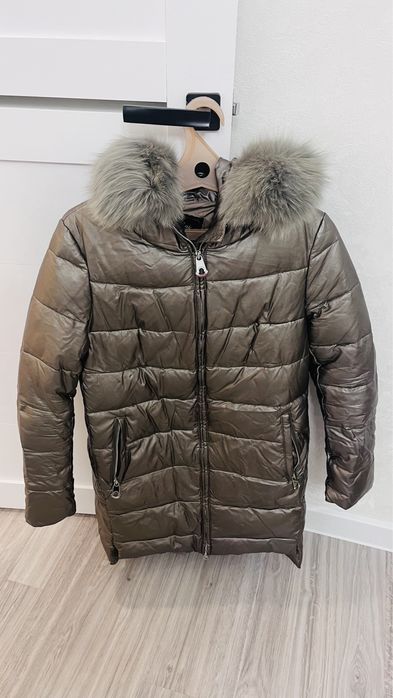 Продам зимнию женскую куртку