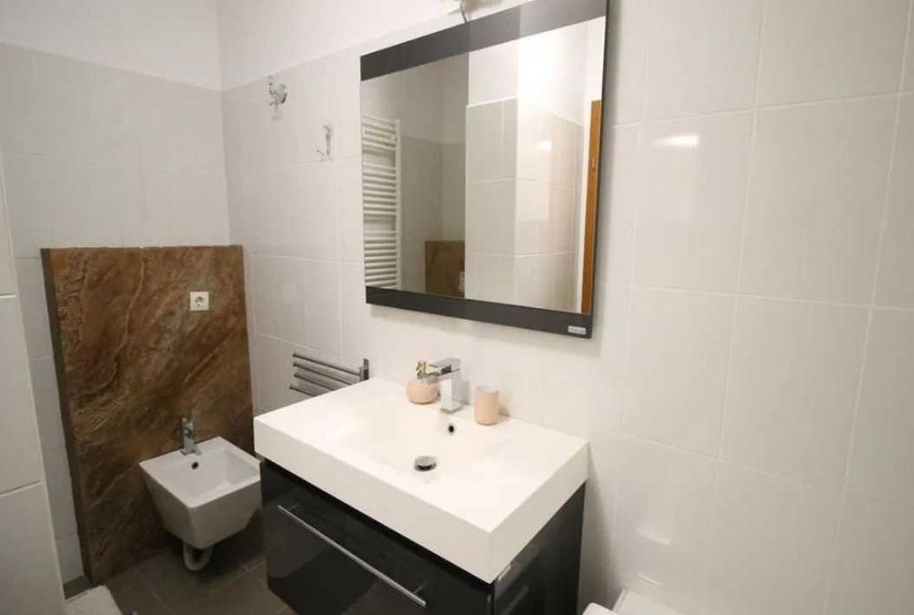 Дава се под наем Тристаен апартамент в Пловдив, Център - 75 кв.м за 204 € - Снимка #1