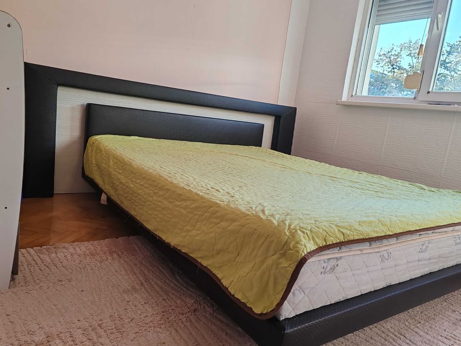 Спалня тапицирана