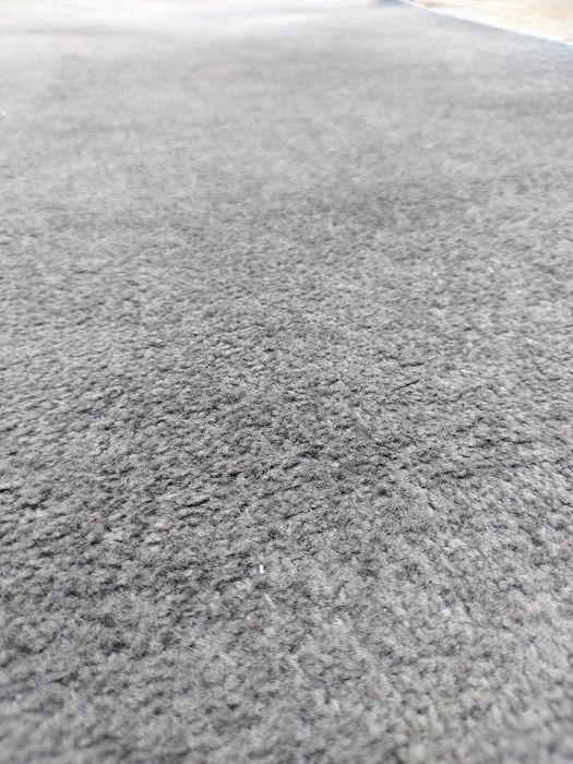 Обкантен сив мокетен килим 260х220