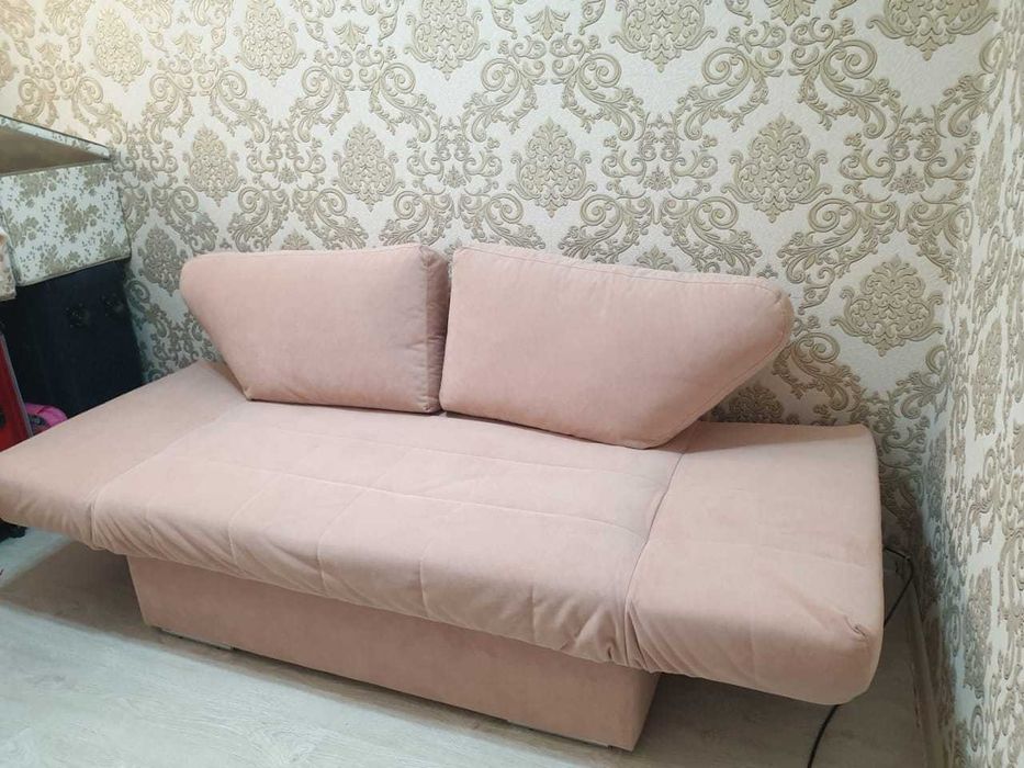 Диван Аскона нежно розовый