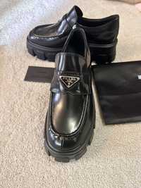 Обувки Prada