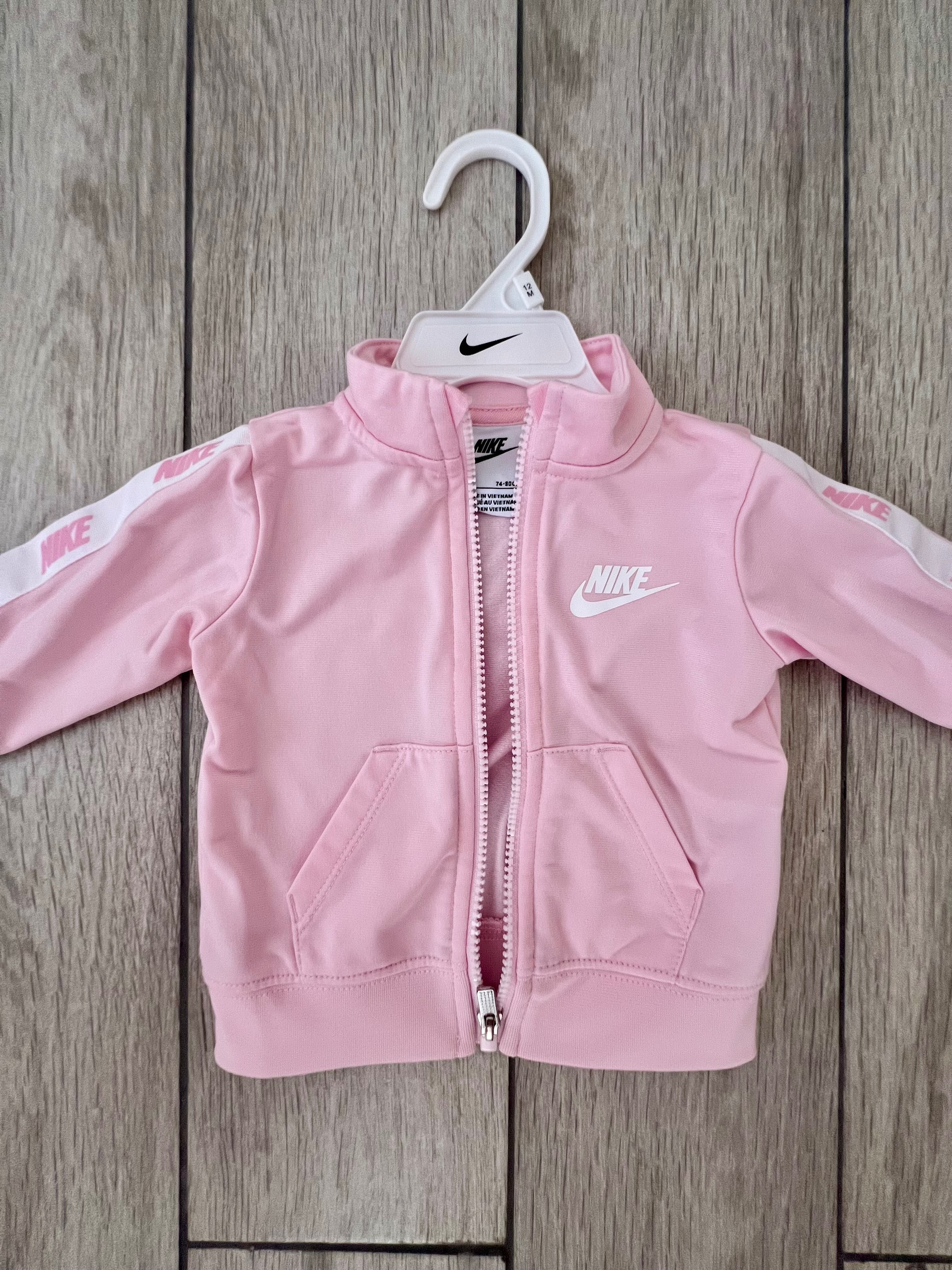 Екип на Nike розов