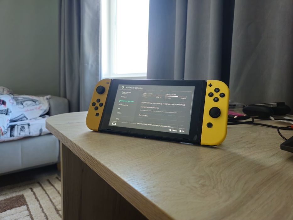 Nintendo switch Pikachu & Eevee edition