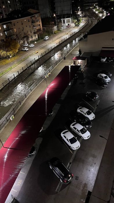 Сув бойида жойлашган квартира сотилади . Квартира озимизаники