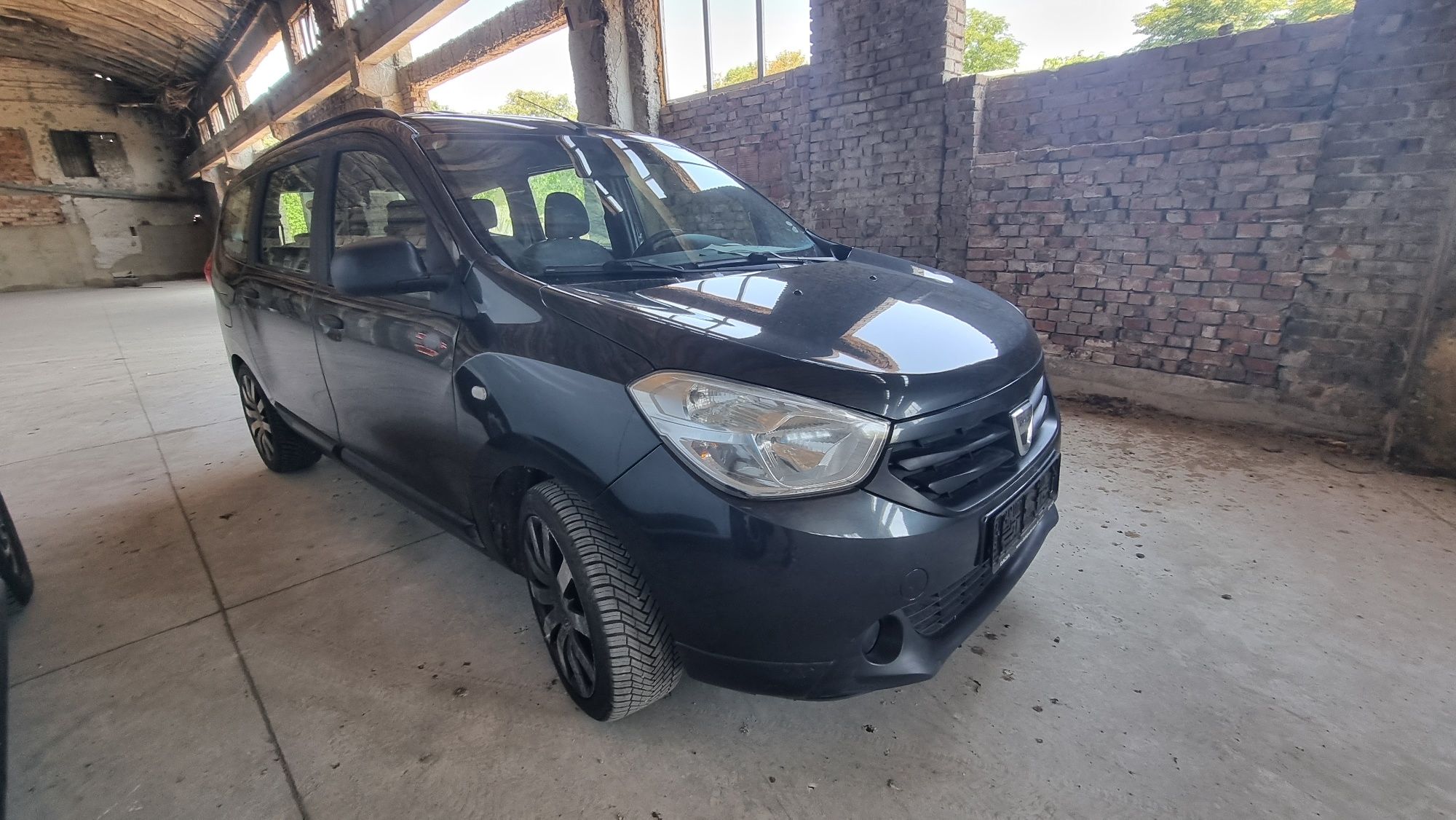 Dacia Lodgy 1.6 бензин 2013 7+1 места