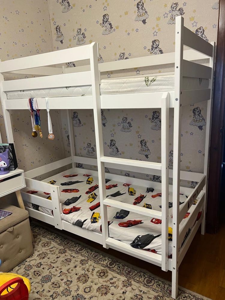 Продам детскую кровать двухъярусную