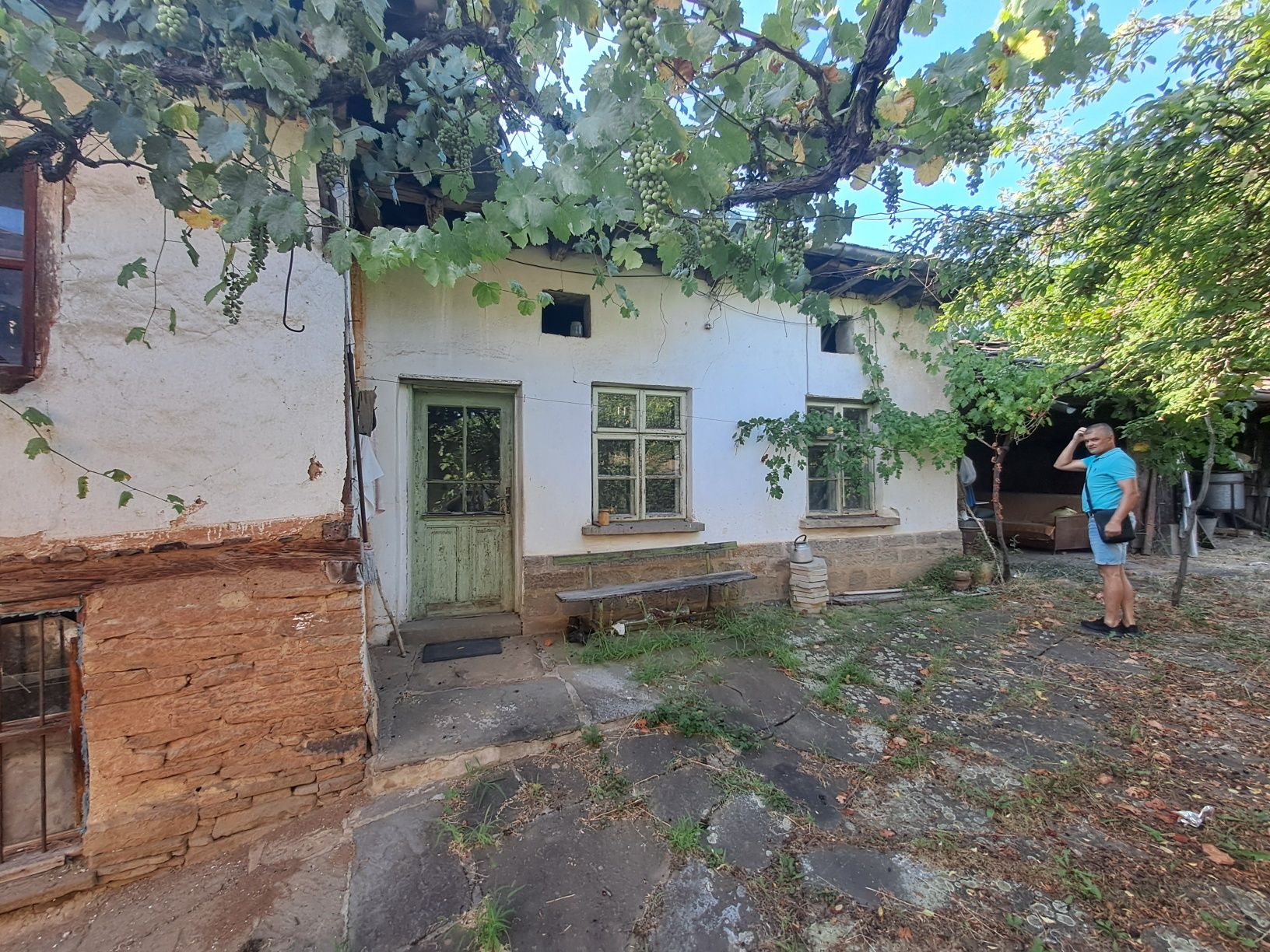 Продавам имот в с. Лешница, обл. Ловеч