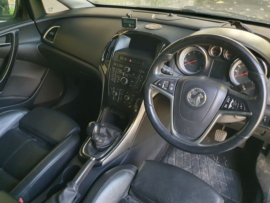 Dezmembrez astra j 1.6cdti facelift