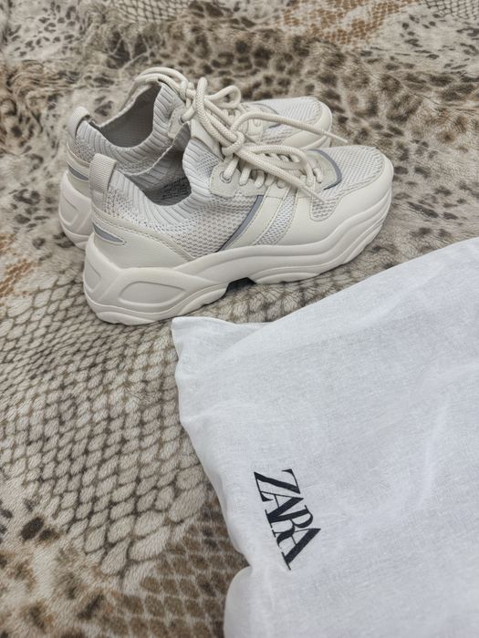 Кроссовки ZARA. Новые.