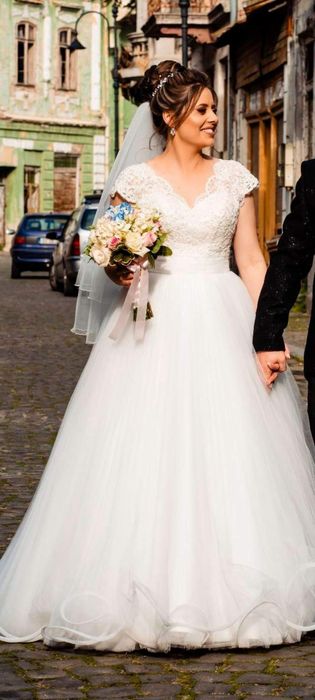 Rochie mireasa purtata o singura dată