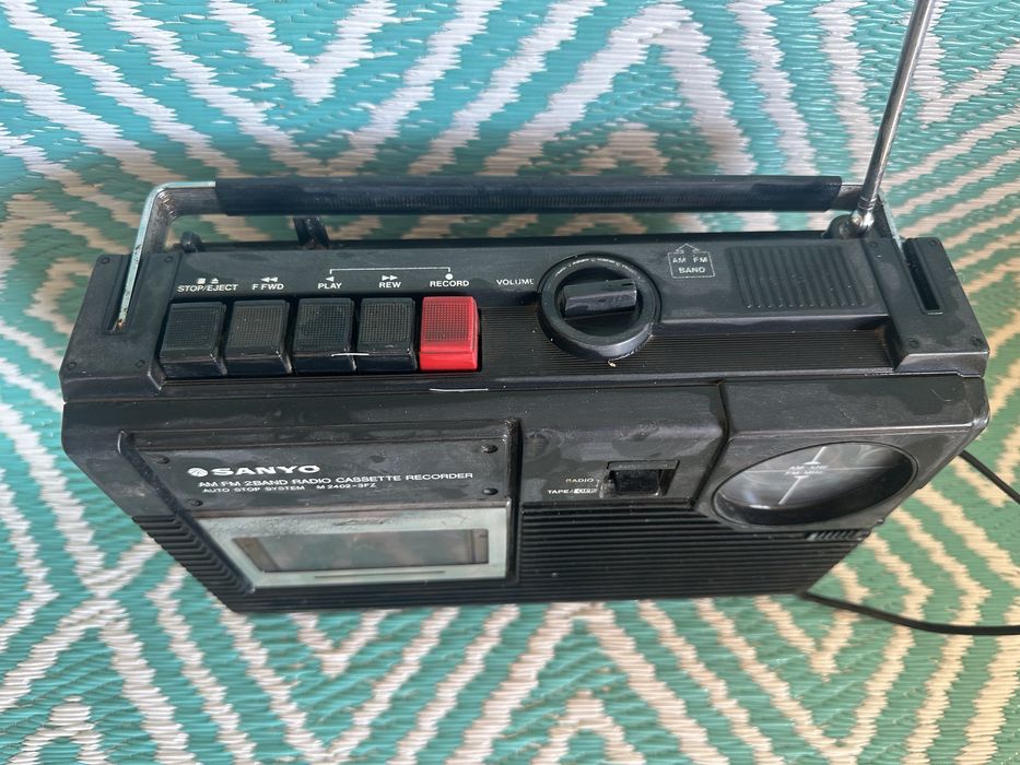 Casetofon*radio casetofon*caseta*Am/Fm Sanyo 2402